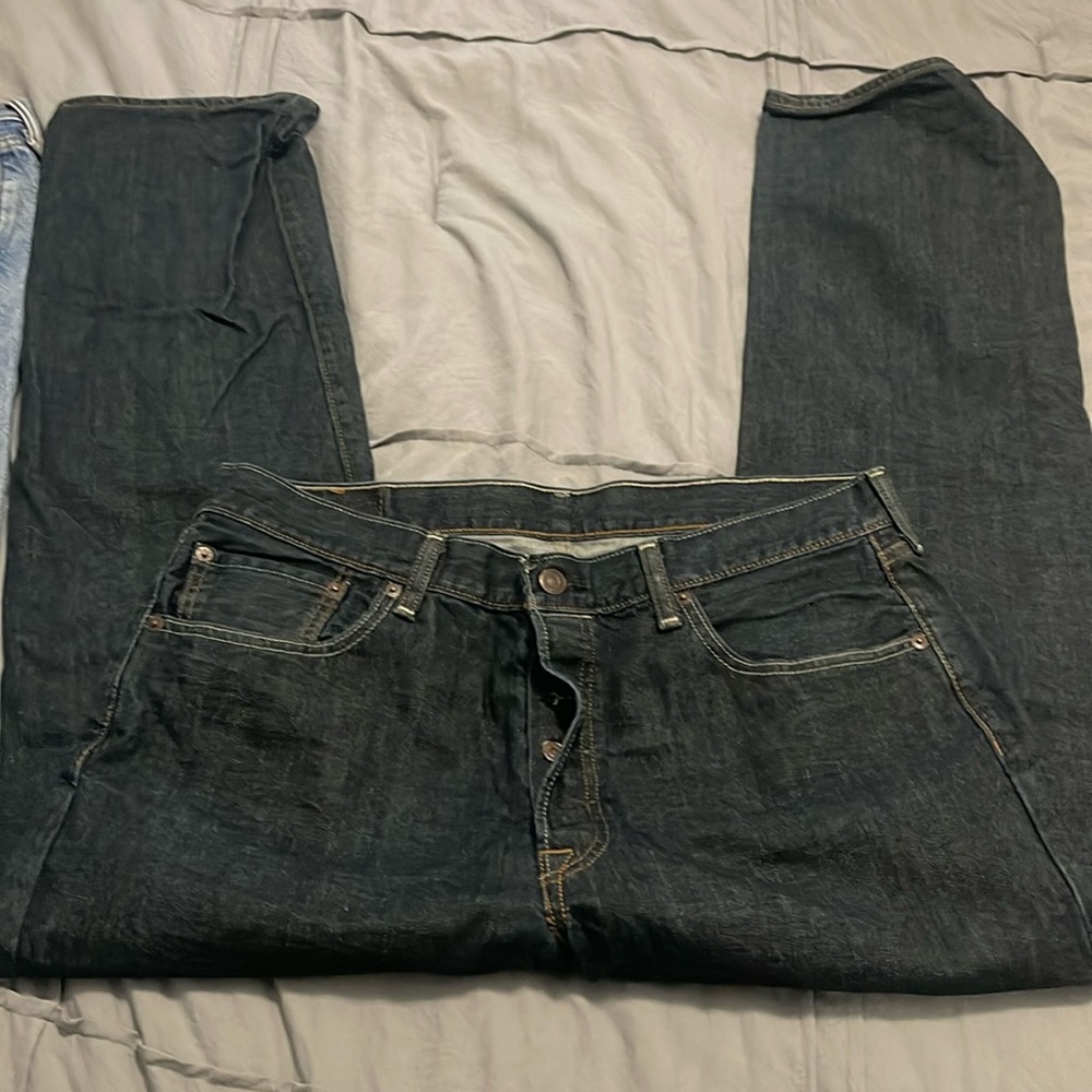 Mens 34/30 navy blue Levi’s jeans